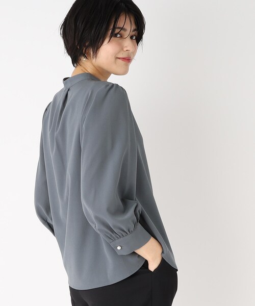 index（インデックス）の「◆2WAY パール調ボタンジョーゼットブラウス（シャツ/ブラウス・レディース・チャコールグレー/ライトベージュ/ライトブルー・36/38/40/42）」の16枚目の写真