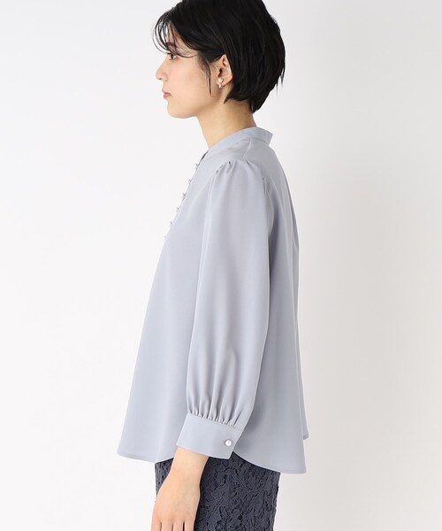 index（インデックス）の「◆2WAY パール調ボタンジョーゼットブラウス（シャツ/ブラウス・レディース・チャコールグレー/ライトベージュ/ライトブルー・36/38/40/42）」の4枚目の写真