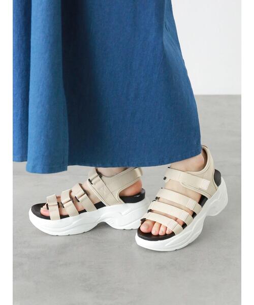 ehka sopo(エヘカソポ)の「ボリュームスポーツサンダル(サンダル・レディース・ブラック/グレー/ベージュ・LARGE/MEDIUM)」の4枚目の写真