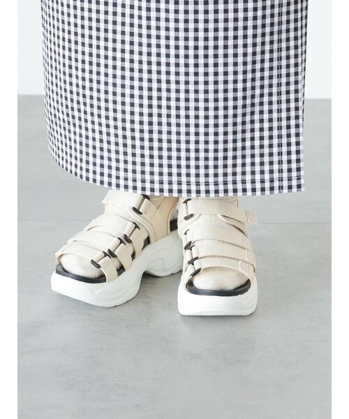 ehka sopo(エヘカソポ)の「ボリュームスポーツサンダル(サンダル・レディース・ブラック/グレー/ベージュ・LARGE/MEDIUM)」の20枚目の写真