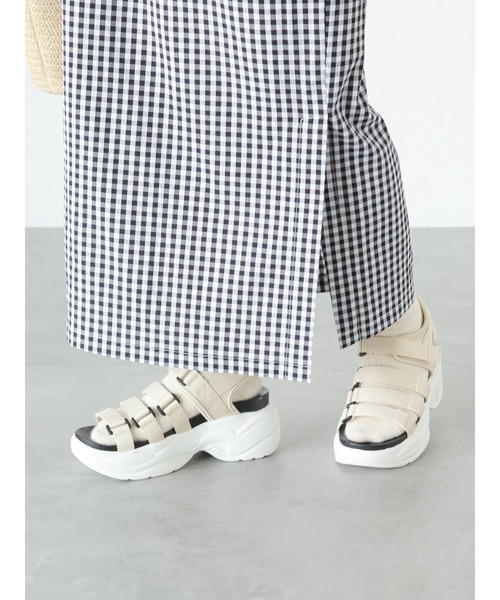 ehka sopo(エヘカソポ)の「ボリュームスポーツサンダル(サンダル・レディース・ブラック/グレー/ベージュ・LARGE/MEDIUM)」の14枚目の写真