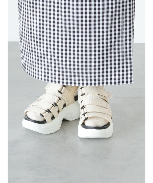 ehka sopo(エヘカソポ)の「ボリュームスポーツサンダル(サンダル・レディース・ブラック/グレー/ベージュ・LARGE/MEDIUM)」の15枚目の写真