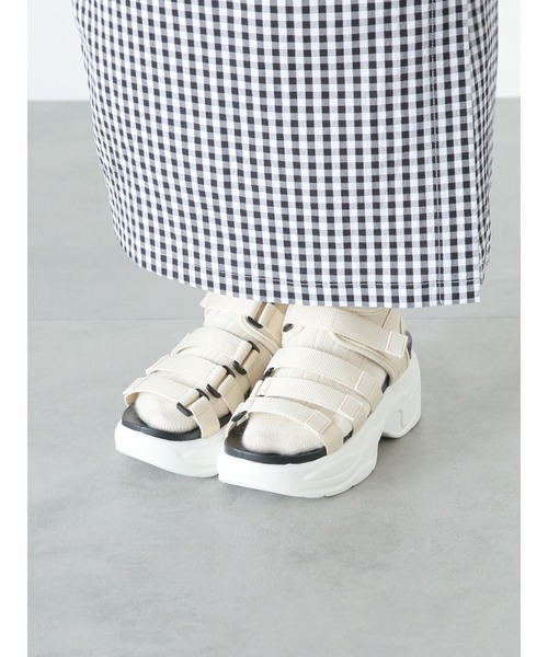 ehka sopo(エヘカソポ)の「ボリュームスポーツサンダル(サンダル・レディース・ブラック/グレー/ベージュ・LARGE/MEDIUM)」の16枚目の写真