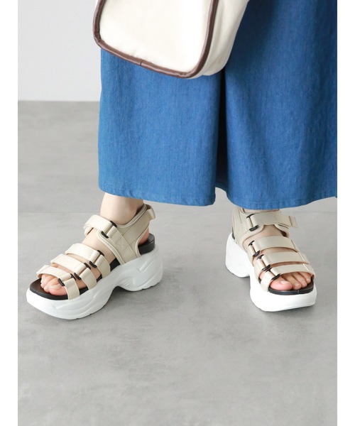 ehka sopo(エヘカソポ)の「ボリュームスポーツサンダル(サンダル・レディース・ブラック/グレー/ベージュ・LARGE/MEDIUM)」の10枚目の写真