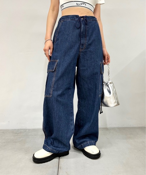 WHO'S WHO gallery（フーズフーギャラリー）の「ビッグカーゴワイドパンツ（カーゴパンツ・レディース・ホワイト/ブラック/カーキ/ブルー/シルバー・FREE）」の6枚目の写真