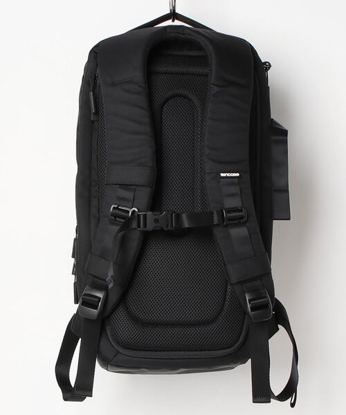 incase（インケース）の「CL58068 DSLR Pro Pack Nylon（バックパック/リュック・メンズ・ブラック・ONE SIZE）」の2枚目の写真