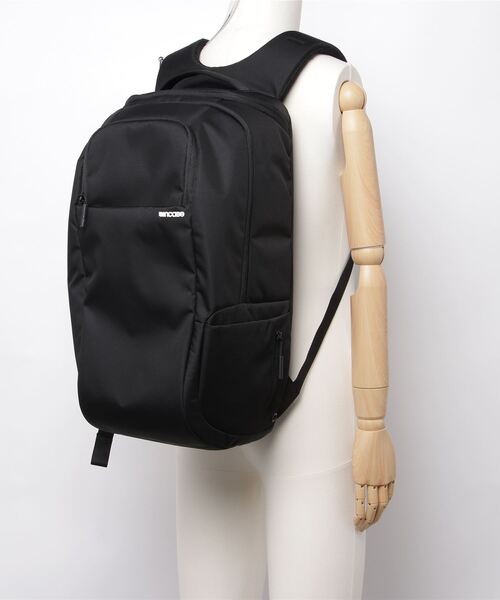 incase（インケース）の「CL58068 DSLR Pro Pack Nylon（バックパック/リュック・メンズ・ブラック・ONE SIZE）」の4枚目の写真