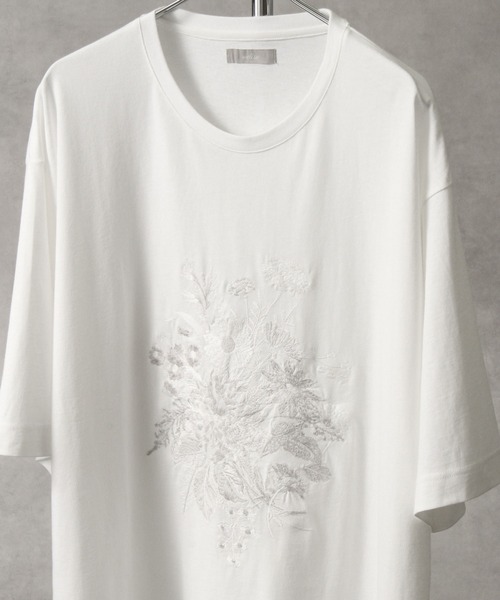 welise（ウェライズ）の「【welise/ウェライズ】HQクリアコットンファブリック  レトロフラワー刺繍 オーバーサイズ半袖Tシャツ（Tシャツ/カットソー・メンズ・ブラック系その他/ブラック/ホワイト/ホワイト系その他/ブラック×ブルー/ホワイト×グレー/グレー系その他・M/L/S）」の2枚目の写真