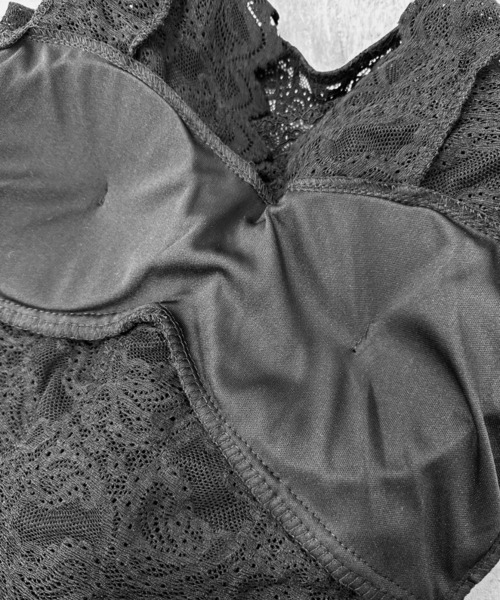 LVEU.（ラブユ.）の「【LVEU.】パフショルダーシースルーレーストップス（パッド付） / トップス カットソー レース パフショルダー パフショル シースルー シアー パット ブラック（Tシャツ/カットソー・レディース・ブラック・FREE）」の13枚目の写真