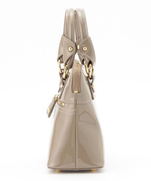 MODALU（モダルー）の「MODALU / "PIPPA" スモールパテントバッグ（ハンドバッグ・レディース・ベージュ・ONE SIZE）」の3枚目の写真