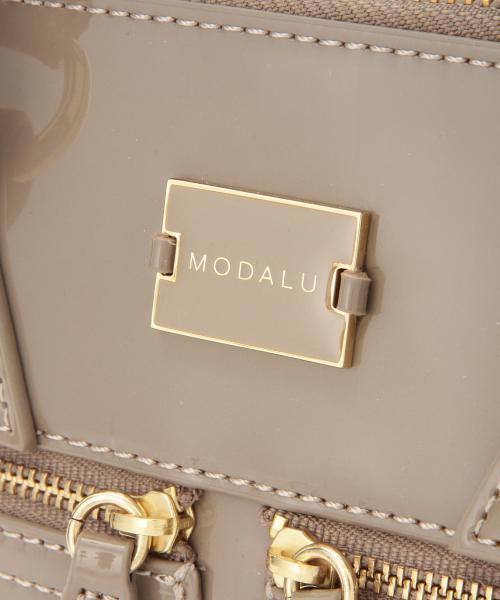 MODALU（モダルー）の「MODALU / "PIPPA" スモールパテントバッグ（ハンドバッグ・レディース・ベージュ・ONE SIZE）」の6枚目の写真
