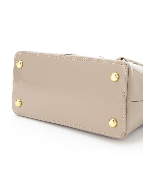 MODALU（モダルー）の「MODALU / "PIPPA" スモールパテントバッグ（ハンドバッグ・レディース・ベージュ・ONE SIZE）」の8枚目の写真