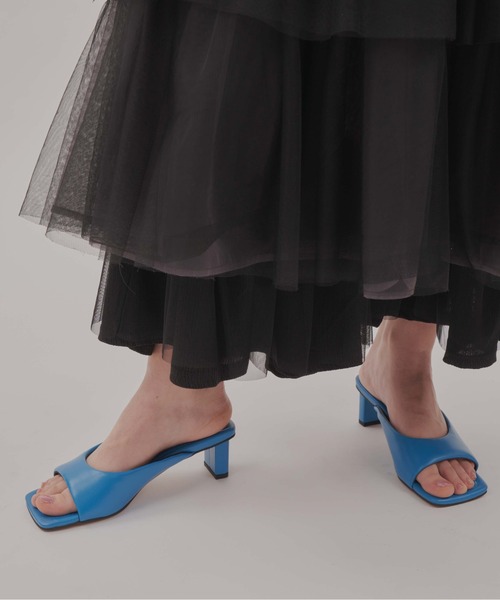 LE VERNIS(ル・ベルニ)の「【LE VERNIS】パッファーサンダル(サンダル・レディース・ブルー/オレンジ・23.5/24.5)」の1枚目の写真
