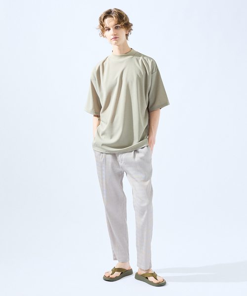 AH ABAHOUSE（エーエイチアバハウス）の「【AH ABAHOUSE】カットジョーゼット ドロップショルダー モックネック Tシャツ（Tシャツ/カットソー・メンズ・チャコールグレー/ホワイト/ピンクベージュ/グレイッシュベージュ/オレンジ系その他/グレイッシュブルー/ブラック/グリーン・46/48）」の13枚目の写真