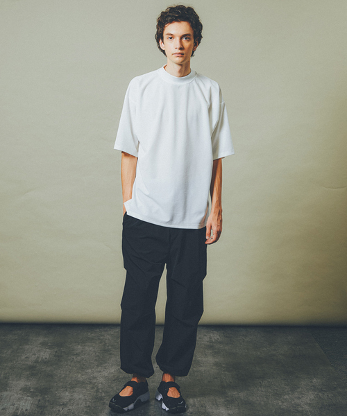 AH ABAHOUSE（エーエイチアバハウス）の「【AH ABAHOUSE】カットジョーゼット ドロップショルダー モックネック Tシャツ（Tシャツ/カットソー・メンズ・チャコールグレー/ホワイト/ピンクベージュ/グレイッシュベージュ/オレンジ系その他/グレイッシュブルー/ブラック/グリーン・46/48）」の20枚目の写真