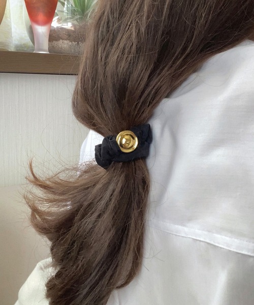 LAUIR(ラウアー)の「ゴールドヘアゴム(ヘアゴム・レディース・ブラック・FREE)」の4枚目の写真