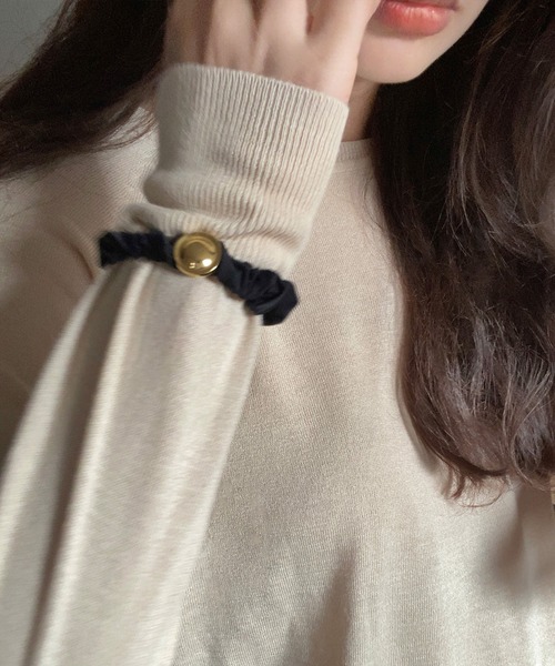 LAUIR(ラウアー)の「ゴールドヘアゴム(ヘアゴム・レディース・ブラック・FREE)」の5枚目の写真