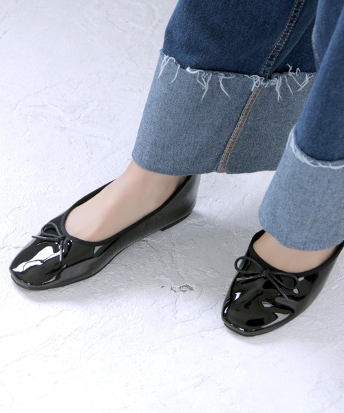 grandfleur（グランドフルール）の「【21.5cm～26.5cm】スクエアトゥリボン付きフラットパンプス（パンプス・レディース・ブラック系その他/ゴールド/ブラック・26.5cm/25.5cm/24.5cm/22.5cm/25.0cm/21.5cm/23.5cm/22.0cm/23.0cm/26.0cm/24.0cm）」の2枚目の写真