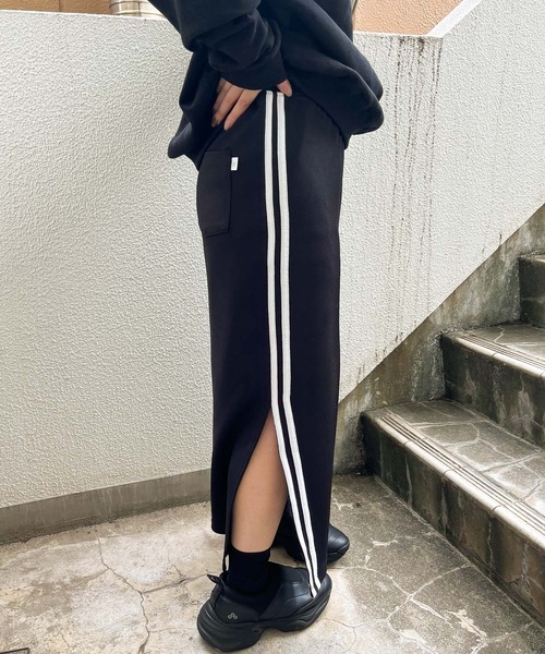 CONVERSE(コンバース)の「【 CONVERSE / コンバース 】 サイドスリット ライン カルゼタイトスカート MNY 2487-4452(スカート・レディース・ブラック・MEDIUM/LARGE)」の9枚目の写真