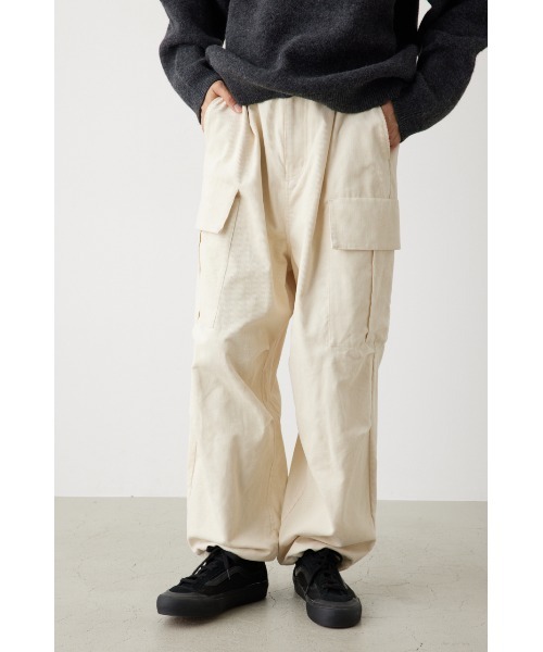 RODEO CROWNS WIDE BOWL（ロデオクラウンズワイドボウル）の「コーデュロイワイドカーゴパンツ（カーゴパンツ・メンズ・グリーン/ブラック/ブラウン/ダークブルー/オフホワイト・LARGE/MEDIUM）」の2枚目の写真