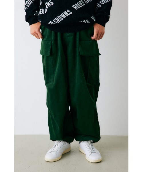 RODEO CROWNS WIDE BOWL（ロデオクラウンズワイドボウル）の「コーデュロイワイドカーゴパンツ（カーゴパンツ・メンズ・グリーン/ブラック/ブラウン/ダークブルー/オフホワイト・LARGE/MEDIUM）」の4枚目の写真