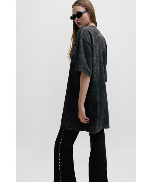 HUGO(ヒューゴ)の「シーズナルプリント コットンジャージー Tシャツドレス(Tシャツ/カットソー・レディース・ブラック・L/M/S/XS)」の4枚目の写真