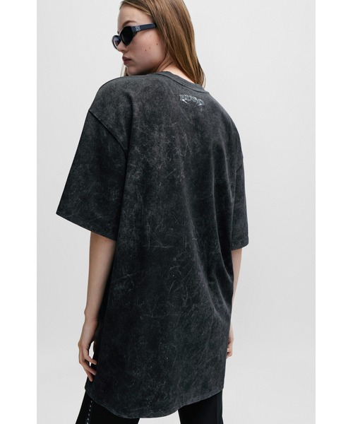 HUGO(ヒューゴ)の「シーズナルプリント コットンジャージー Tシャツドレス(Tシャツ/カットソー・レディース・ブラック・L/M/S/XS)」の5枚目の写真