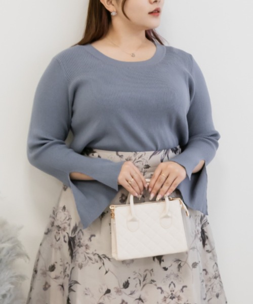 CLETTE(クレット)の「スリットフレアスリーブリブニット(ニット/セーター・レディース・ブラック/アイボリー/ブルー・3L/4L/LL)」の3枚目の写真