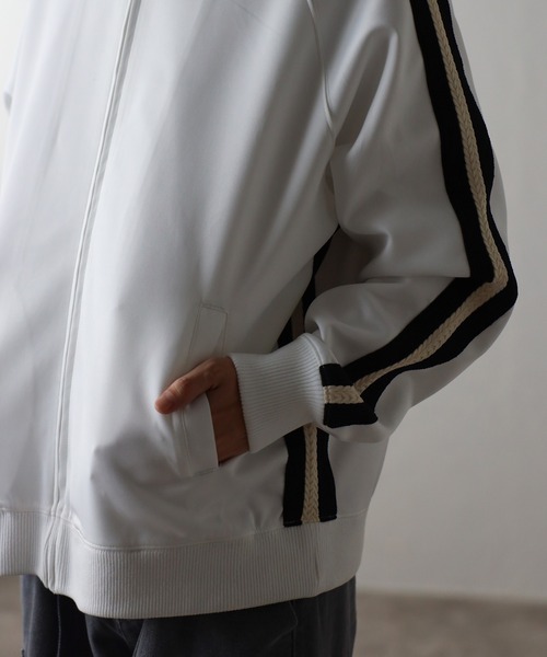 CREARE -LINO-（クレアーレリノ）の「オーバーサイズ ルーズ サイドライン トラックジャケット/ブルゾン セットアップ対応 <ユニセックス>（ブルゾン・メンズ・アイボリー/ネイビー/ブラック・M/L）」の6枚目の写真