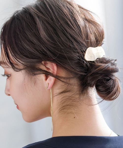 Andemiu(アンデミュウ)の「ジルコニアピアス 107191(ピアス(両耳用)・レディース・ゴールド・FREE)」の2枚目の写真