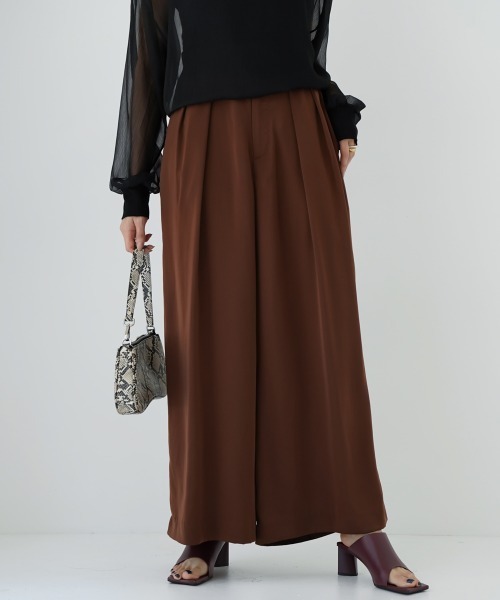 CIEL'AIR(シエルエアー)の「Satin Wide Trouser(その他パンツ・レディース・ベージュ/ブラウン・M/L)」の2枚目の写真