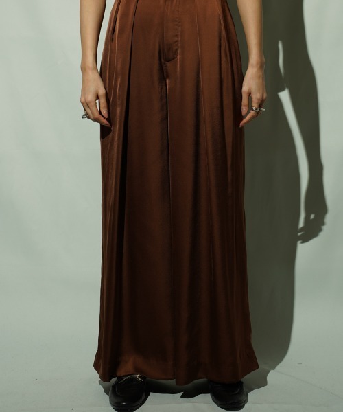 CIEL'AIR(シエルエアー)の「Satin Wide Trouser(その他パンツ・レディース・ベージュ/ブラウン・M/L)」の4枚目の写真