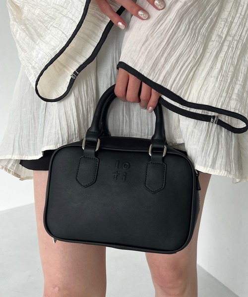 loti(ロティ)の「loti ロゴスクエアBAG(ハンドバッグ・レディース・ブラック/ベージュ/グリーン・ONE SIZE)」の1枚目の写真