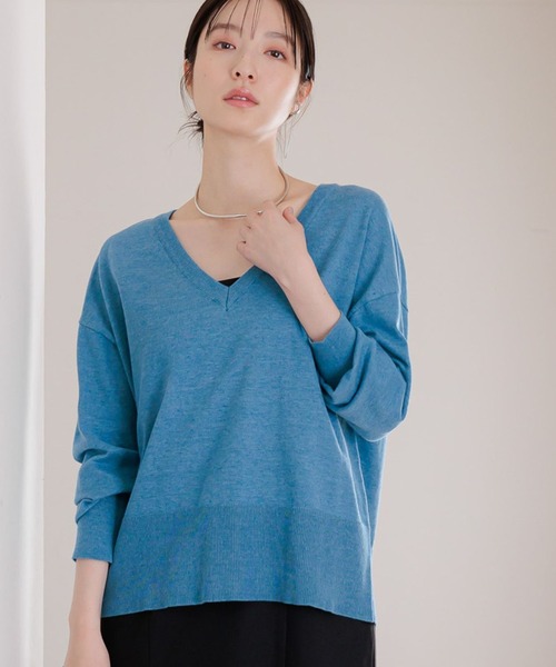 Andemiu(アンデミュウ)の「【WEB限定】ディープVネックニット110749(ニット/セーター・レディース・ブラック/アイボリー/グリーン/ブルー/グレー・FREE)」の1枚目の写真