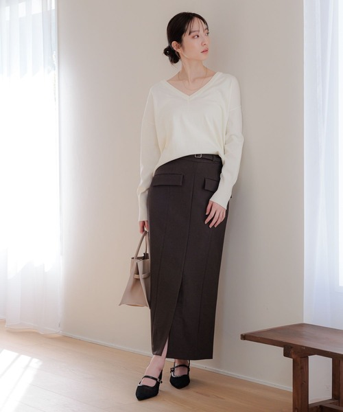 Andemiu(アンデミュウ)の「【WEB限定】ディープVネックニット110749(ニット/セーター・レディース・ブラック/アイボリー/グリーン/ブルー/グレー・FREE)」の2枚目の写真