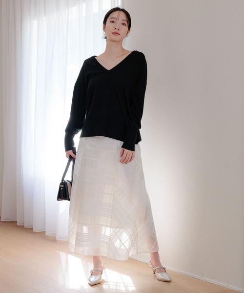 Andemiu(アンデミュウ)の「【WEB限定】ディープVネックニット110749(ニット/セーター・レディース・ブラック/アイボリー/グリーン/ブルー/グレー・FREE)」の3枚目の写真
