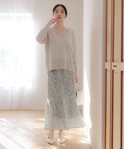 Andemiu(アンデミュウ)の「【WEB限定】ディープVネックニット110749(ニット/セーター・レディース・ブラック/アイボリー/グリーン/ブルー/グレー・FREE)」の18枚目の写真
