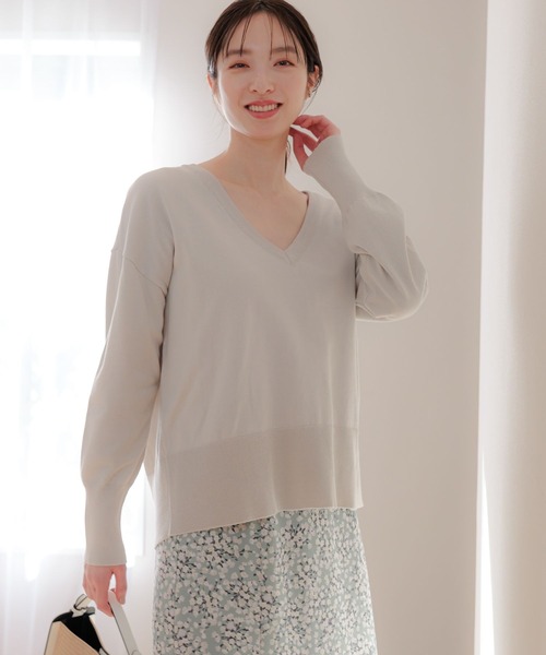 Andemiu(アンデミュウ)の「【WEB限定】ディープVネックニット110749(ニット/セーター・レディース・ブラック/アイボリー/グリーン/ブルー/グレー・FREE)」の15枚目の写真