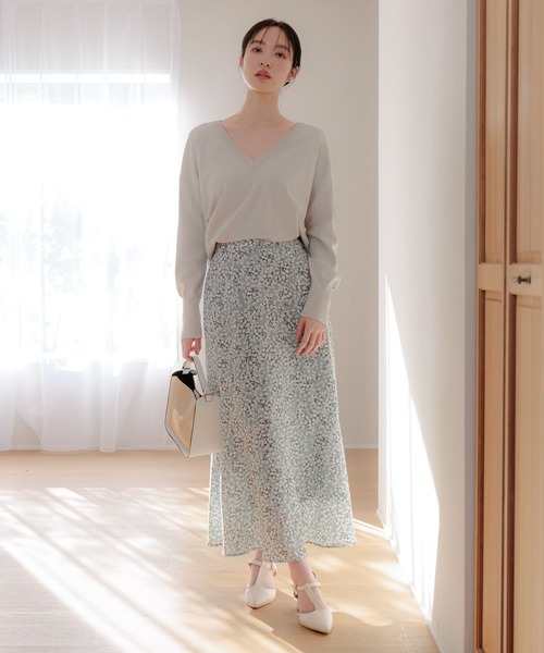 Andemiu(アンデミュウ)の「【WEB限定】ディープVネックニット110749(ニット/セーター・レディース・ブラック/アイボリー/グリーン/ブルー/グレー・FREE)」の19枚目の写真