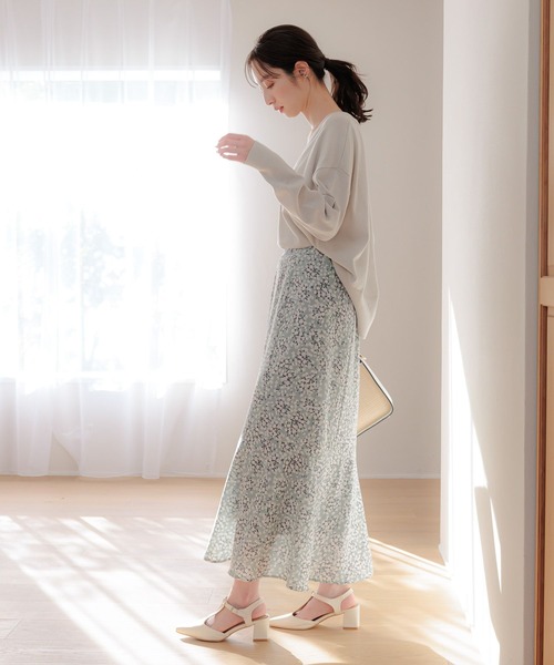 Andemiu(アンデミュウ)の「【WEB限定】ディープVネックニット110749(ニット/セーター・レディース・ブラック/アイボリー/グリーン/ブルー/グレー・FREE)」の21枚目の写真