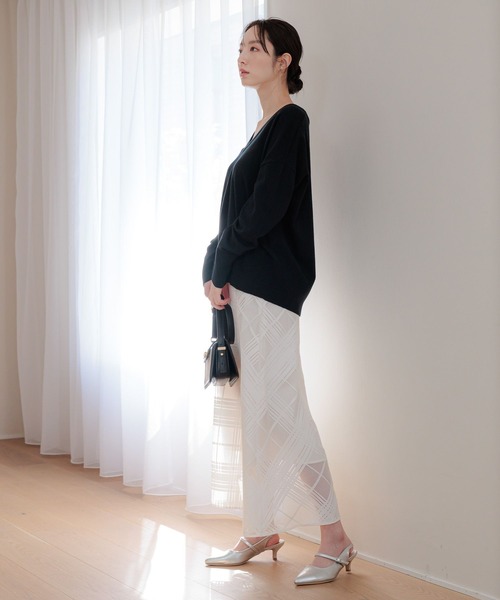 Andemiu(アンデミュウ)の「【WEB限定】ディープVネックニット110749(ニット/セーター・レディース・ブラック/アイボリー/グリーン/ブルー/グレー・FREE)」の14枚目の写真