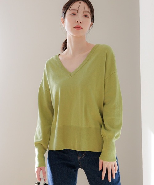Andemiu(アンデミュウ)の「【WEB限定】ディープVネックニット110749(ニット/セーター・レディース・ブラック/アイボリー/グリーン/ブルー/グレー・FREE)」の22枚目の写真
