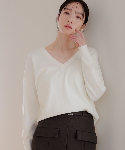 Andemiu(アンデミュウ)の「【WEB限定】ディープVネックニット110749(ニット/セーター・レディース・ブラック/アイボリー/グリーン/ブルー/グレー・FREE)」の6枚目の写真