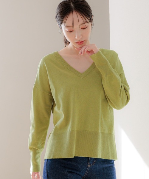 Andemiu(アンデミュウ)の「【WEB限定】ディープVネックニット110749(ニット/セーター・レディース・ブラック/アイボリー/グリーン/ブルー/グレー・FREE)」の9枚目の写真