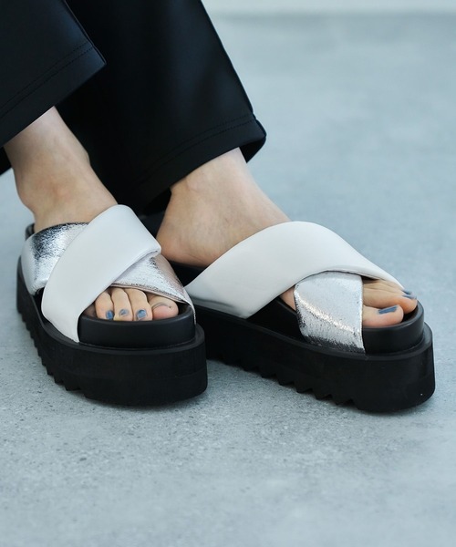 HARE（ハレ）の「シャークソールクロスサンダル(HARE)（サンダル・レディース・ホワイト/ブラック・MEDIUM/LARGE）」の4枚目の写真