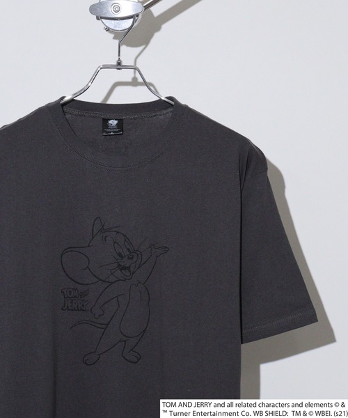 Tom&Jerry(トムアンドジェリー)の「トムとジェリープリント柄 オーバーサイズ半袖Tシャツ(Tシャツ/カットソー・メンズ・ベージュ/ミント/モカ/ラベンダー/チャコール/ブラウン系/パープル系/ライトグリーン系/ベージュ系/オフホワイト/チャコールグレー/ホワイト系・M/L/XL)」の1枚目の写真
