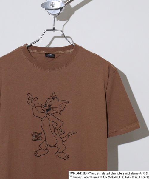 Tom&Jerry(トムアンドジェリー)の「トムとジェリープリント柄 オーバーサイズ半袖Tシャツ(Tシャツ/カットソー・メンズ・ベージュ/ミント/モカ/ラベンダー/チャコール/ブラウン系/パープル系/ライトグリーン系/ベージュ系/オフホワイト/チャコールグレー/ホワイト系・M/L/XL)」の5枚目の写真