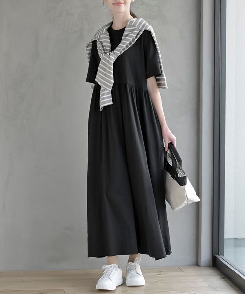 rps(アールピーエス)の「ウエストギャザーフレアーカットワンピース(ワンピース・レディース・ブラック/ブルー/チャコールグレー・M/フリー)」の2枚目の写真