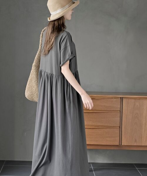 rps(アールピーエス)の「ウエストギャザーフレアーカットワンピース(ワンピース・レディース・ブラック/ブルー/チャコールグレー・M/フリー)」の6枚目の写真