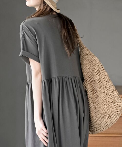 rps(アールピーエス)の「ウエストギャザーフレアーカットワンピース(ワンピース・レディース・ブラック/ブルー/チャコールグレー・M/フリー)」の8枚目の写真